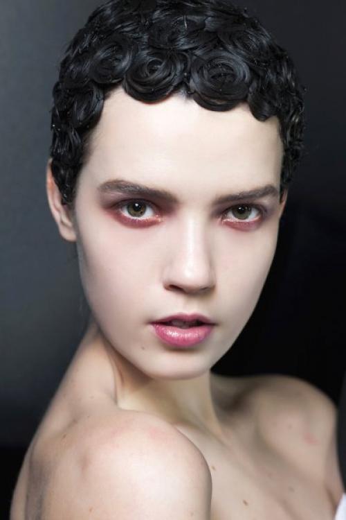 Цвет бургунди помада. Как использовать декоративную косметику цвета бургунди?