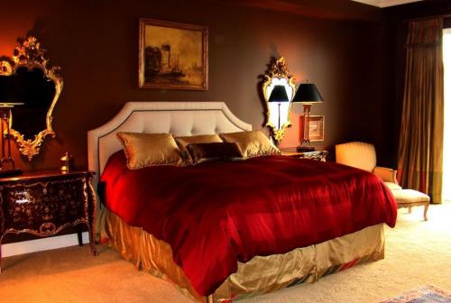 С чем сочетается бордовый цвет в одежде женщины и мужчины. Как сочетается с другими цветами? 02 С чем сочетается бордовый цвет в одежде женщины и мужчины. Как сочетается с другими цветами? 02