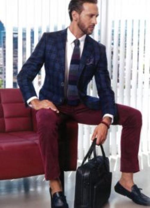 Сочетание бордового цвета в мужской одежде. С чем носить бордовые мужские брюки