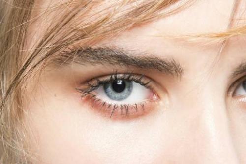 Макияж глаз для нависшего века. Макияж для нависшего века и увеличения глаз