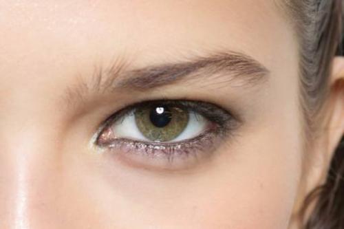 Макияж глаз для нависшего века. Макияж для нависшего века и увеличения глаз