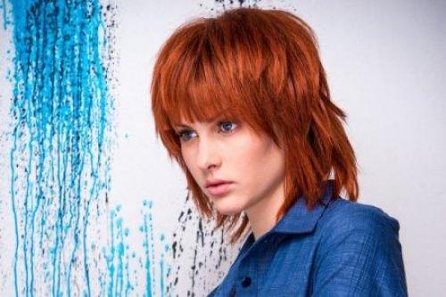 Каскадные стрижки на средние волосы с челкой. Стрижка каскад на средние волосы: 10 красивых идей (фото)