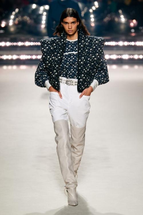 С чем носить ботфорты в текущем сезоне. С чем носить ботфорты в 2023: 47 модных образов с разной одеждой 06