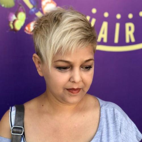 Модные женские стрижки на средние волосы 2023. Стрижки для тонких редких волос: не требующие укладки модные варианты в 2023 году 03