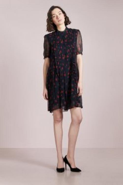 Обувь под шелковое платье. Актуальные модели шелковых платьев