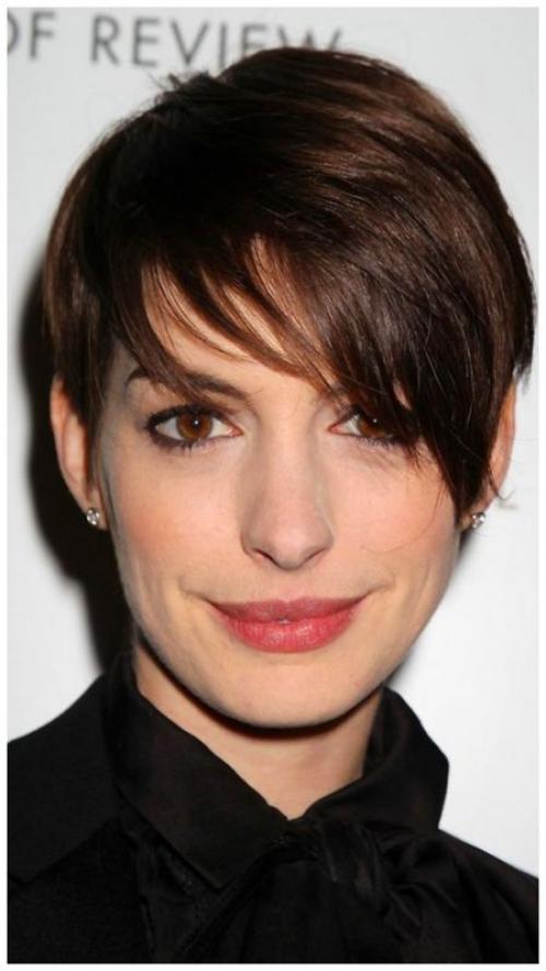 Можно ли сочетать короткую стрижку с различными типами одежды. Женственность с короткими волосами: особенности стиля