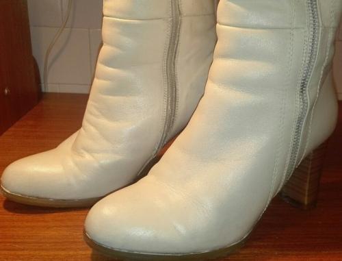 Как избежать появления пятен на цветной кожевой обуви. Цвет настроения бежевый. Уход за сапогами.