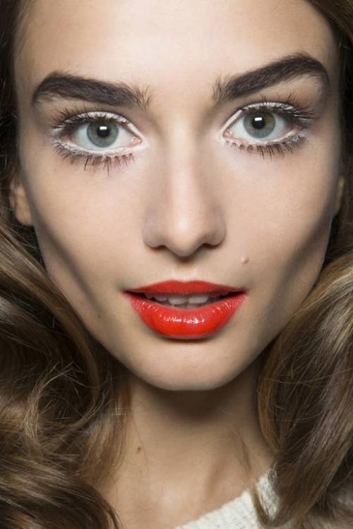 Как использовать белый карандаш для создания объемных эффектов. Белый карандаш для глаз: зачем нужен и как его использовать?