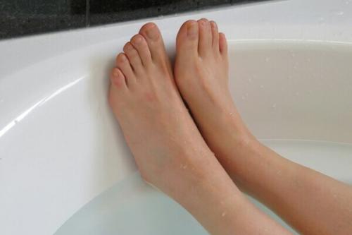 Откройте для себя мир комфорта и лечения с медицинской ванной для ног 01 Откройте для себя мир комфорта и лечения с медицинской ванной для ног 01