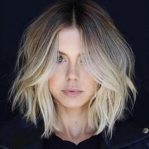 Откройте для себя новую эру стрижки блондинок с челкой 01