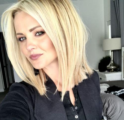 Откройте для себя новую эру стрижки блондинок с челкой 09