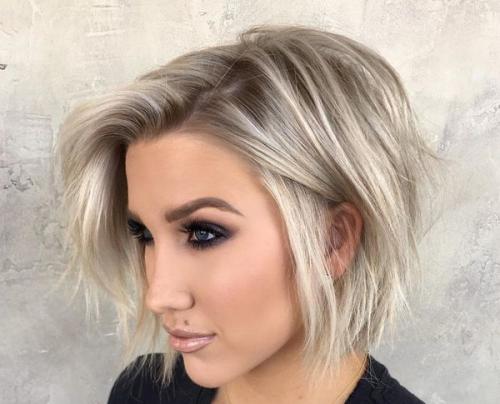 Откройте для себя новую эру стрижки блондинок с челкой 04