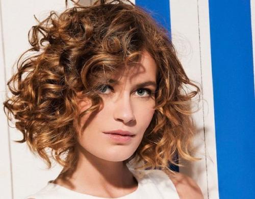 Откройте для себя новую эру стрижки блондинок с челкой 12