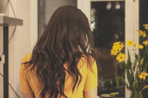 Какие масла могут быть полезны для волос, подверженных воздействию ультрафиолетового излучения. Разбираемся, как защитить волосы от высокой температуры и ультрафиолета