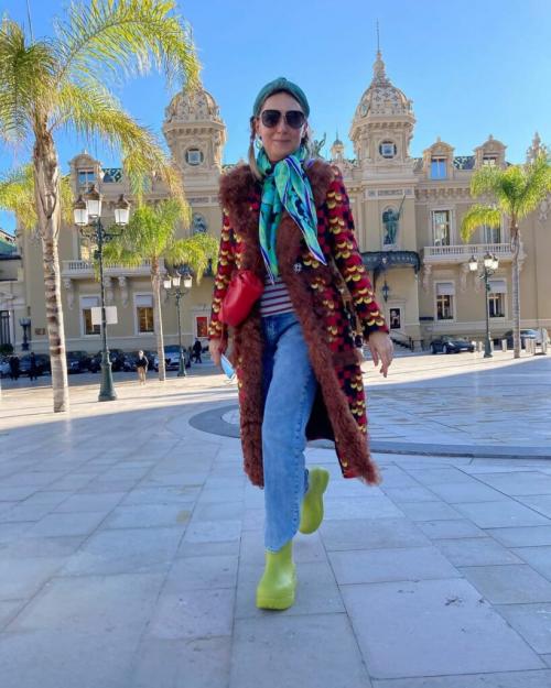 7 способов носить джинсы в 50 лет. Эвелина Хромченко объяснила взрослым женщинам, как носить джинсы после 50 лет и не выглядеть дешево