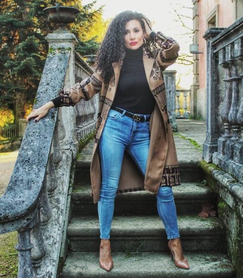 7 способов носить джинсы в 50 лет. Эвелина Хромченко объяснила взрослым женщинам, как носить джинсы после 50 лет и не выглядеть дешево