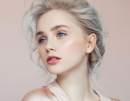 Жемчужно-пепельный цвет волос. Кому подойдет жемчужный цвет волос?