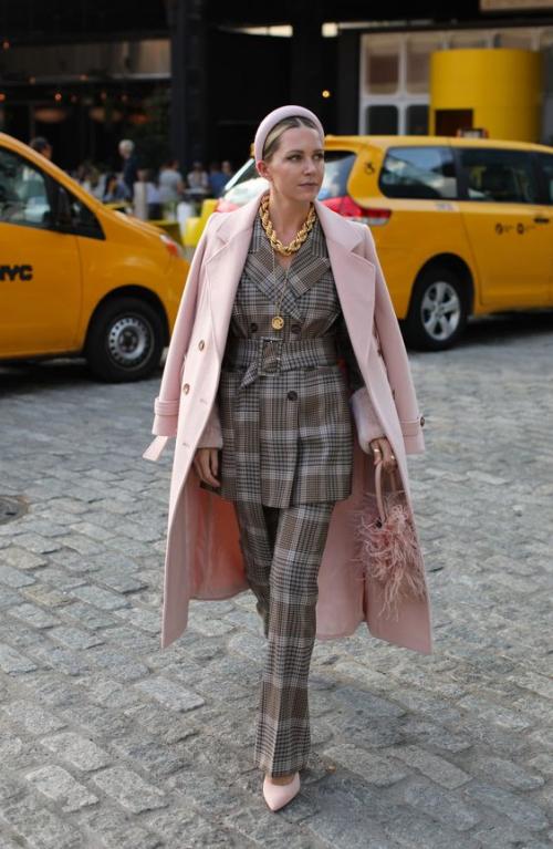 С чем носить модные ботфорты осень-зима 2021-2022. С чем носить ботфорты: модные сочетания 2021/2022 14 С чем носить модные ботфорты осень-зима 2021-2022. С чем носить ботфорты: модные сочетания 2021/2022 14