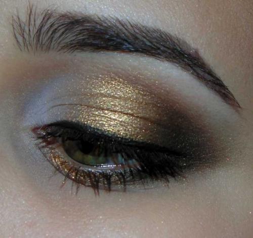 Макияж глаз тенями. Макияж тенями — этапы создания образа, правила нанесения и грамотное сочетание теней (110 фото)