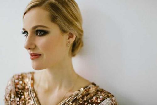 Макияж глаз тенями. Макияж тенями — этапы создания образа, правила нанесения и грамотное сочетание теней (110 фото)