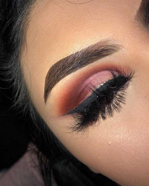 Макияж глаз тенями. Макияж тенями — этапы создания образа, правила нанесения и грамотное сочетание теней (110 фото)