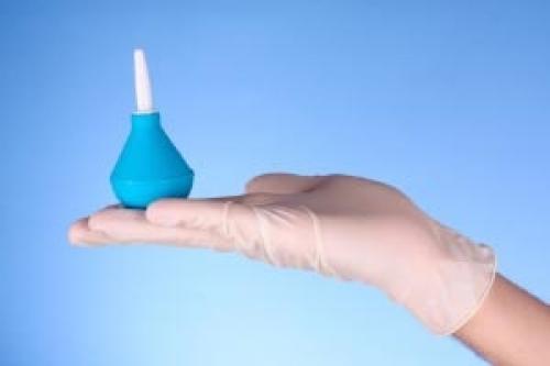 Как правильно поставить клизму в домашних условиях. Постановка клизмы 01