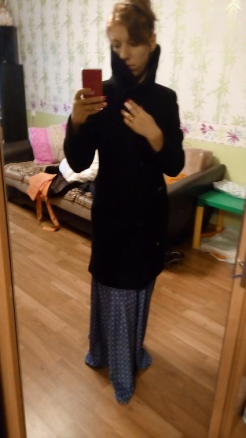 Можно ли носить легкое платье с теплым пальто или курткой. Длинное платье и верхняя одежда.