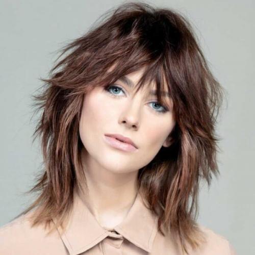 Модные женские стрижки для средних волос 2022-2023. Трендовые женские стрижки 2022-2023 на средние волосы – последние тенденции, новинки, фото