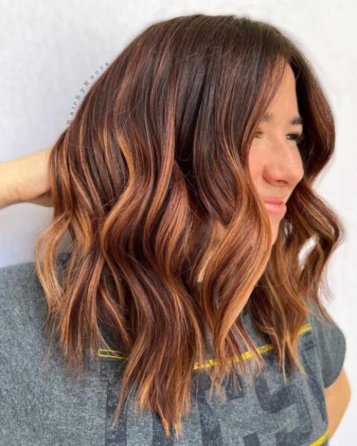 Модные женские стрижки для средних волос 2022-2023. Трендовые женские стрижки 2022-2023 на средние волосы – последние тенденции, новинки, фото