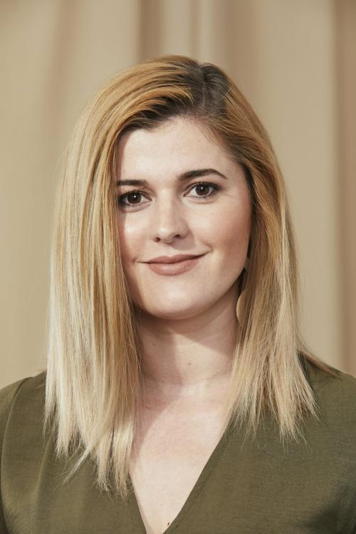 Удобные стрижки на средние волосы. Модные и удобные стрижки на средние волосы: галерея фото причесок