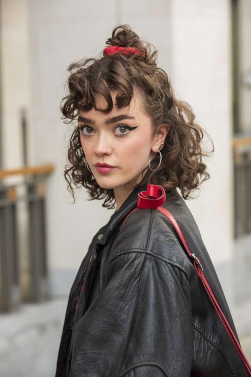 Удобные стрижки на средние волосы 2022. Прически на средние волосы 2022: 50+ идей с челкой и без