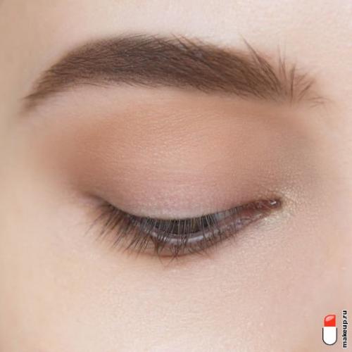 Стрелки на глазах необычные. 7 самых популярных видов стрелок для глаз