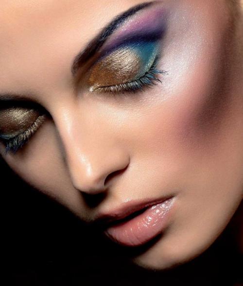 Самый красивый макияж глаз. Красивый макияж (фото): советы визажистов, как выбрать косметику и правильно наносить. 20 идей для любых оттенков глаз