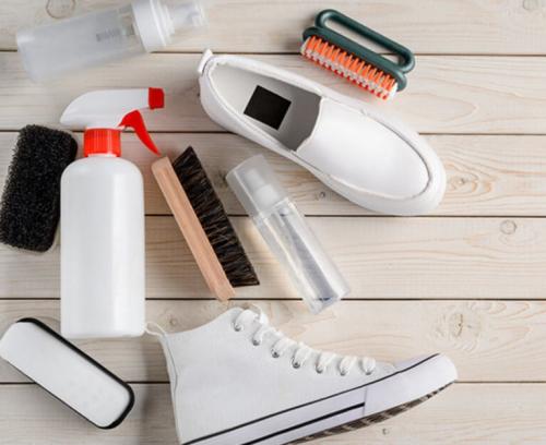 Как ухаживать за желтыми ботинками. Как отмыть белые сапоги-дутики от желтых пятен и грязи в домашних условиях?