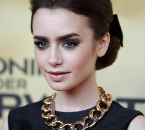 Как увеличить глаза белым карандашом. Как увеличить глаза с помощью макияжа: стрелок, теней, подводки, карандашом, при нависшем веке. Пошаговая инструкция