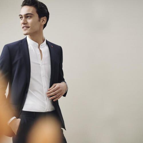 Как правильно сочетать темно-синий брючный костюм для женщин: 10 лучших вариантов 17 Как правильно сочетать темно-синий брючный костюм для женщин: 10 лучших вариантов 17