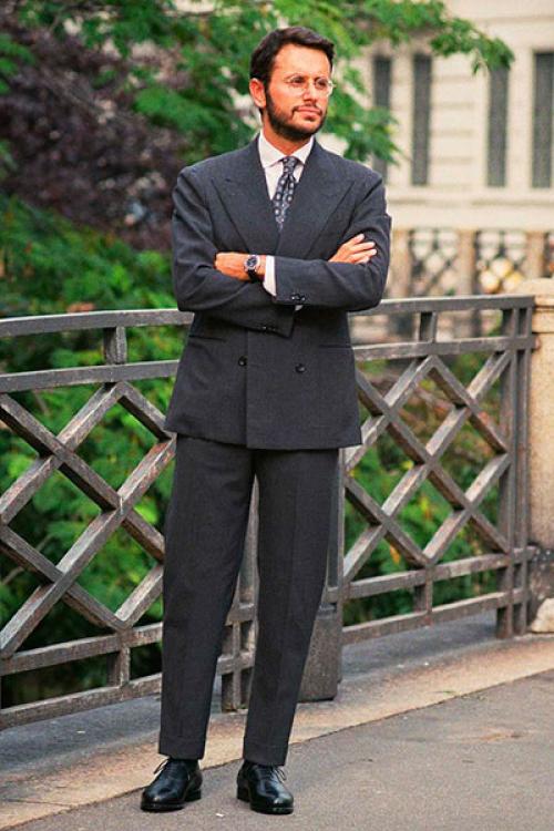 Какие цвета туфель наиболее сочетаются с синим костюмом