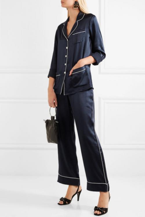 С чем носить темно синий костюм женский. Кому подойдет?