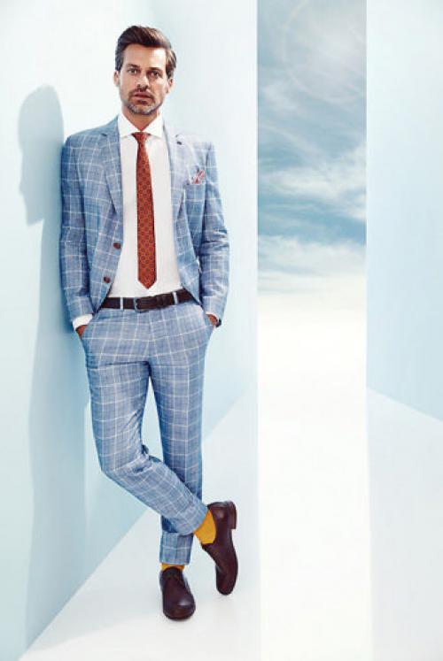 Можно ли носить туфли на высоком каблуке с синим костюмом. Примеры стильных образов