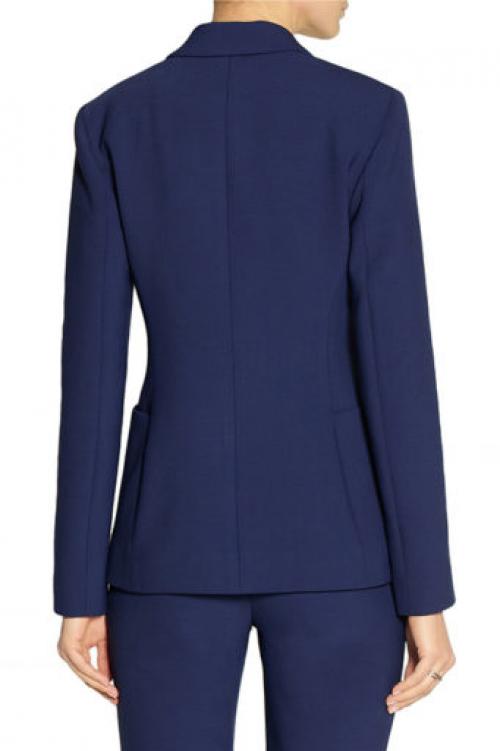 Какие типы шарфов и платок лучше всего сочетать с синим костюмом женским с юбкой