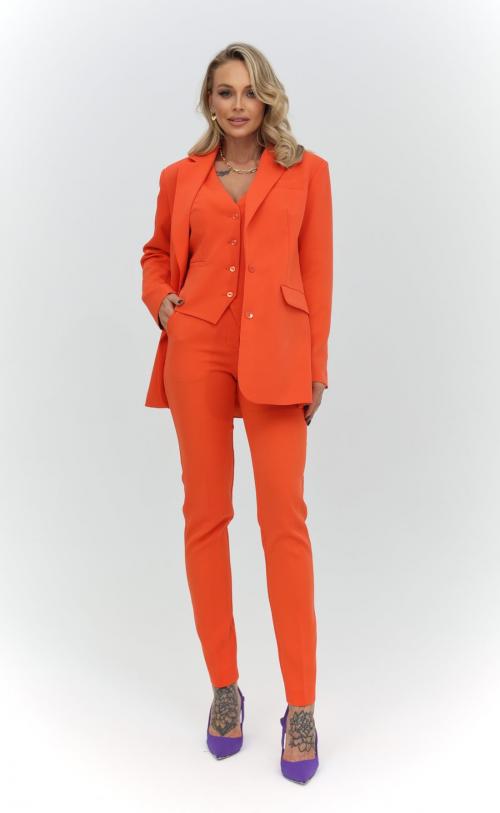 Какие цвета и модели женского брючного костюма наиболее популярны. 