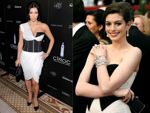 Добавьте блеск к синему брючному костюму с помощью этих бижутерийных идей 07