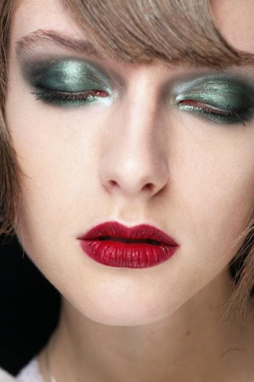 Макияж для карих глаз блондинок. Макияж для карих глаз среднего тона