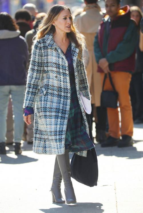 Какие материалы используются для изготовления серых сапог. С чем комбинировать?