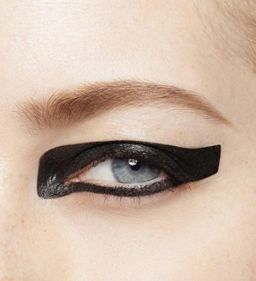 Стрелки для разных форм глаз. Как по линейке: учимся рисовать стрелки на глазах