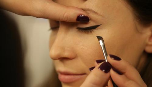 Стрелки для раскосых глаз. Стрелки для разных типов глаз: советы визажиста