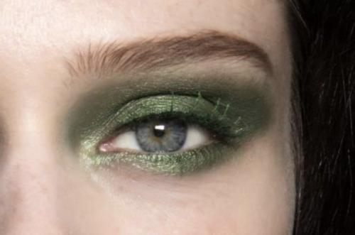 Тени под зеленый цвет глаз. Какими тенями красить зеленые глаза?