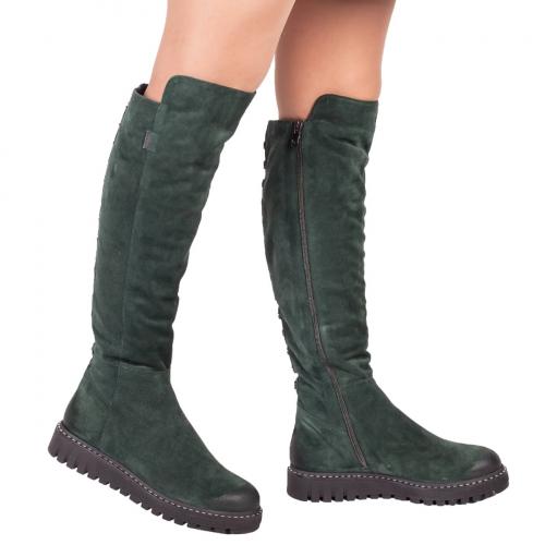 Что такое замшевые ботфорты. Замшевые ботфорты без каблука, актуальные образы на каждый день