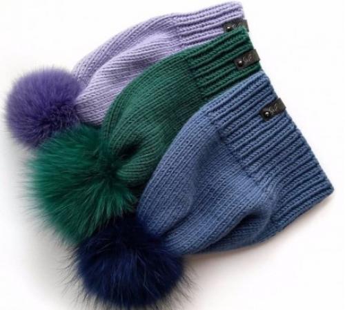 Красивые вязаные шапки спицами схемы. Большая подборка узоров для вязания шапок спицами