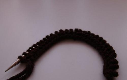 Объемные шапки крупной вязки схемы. Небрежно, практично и стильно — шапка beanie. Учимся ее вязать!